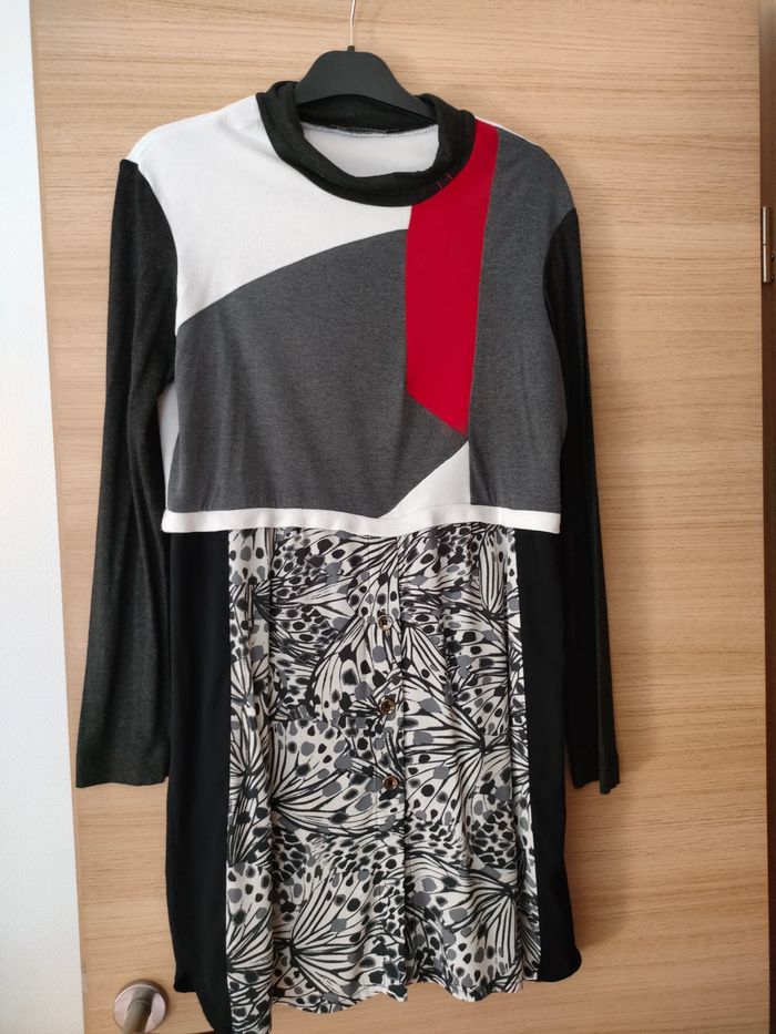 Robe courte, manches longues bi-matière