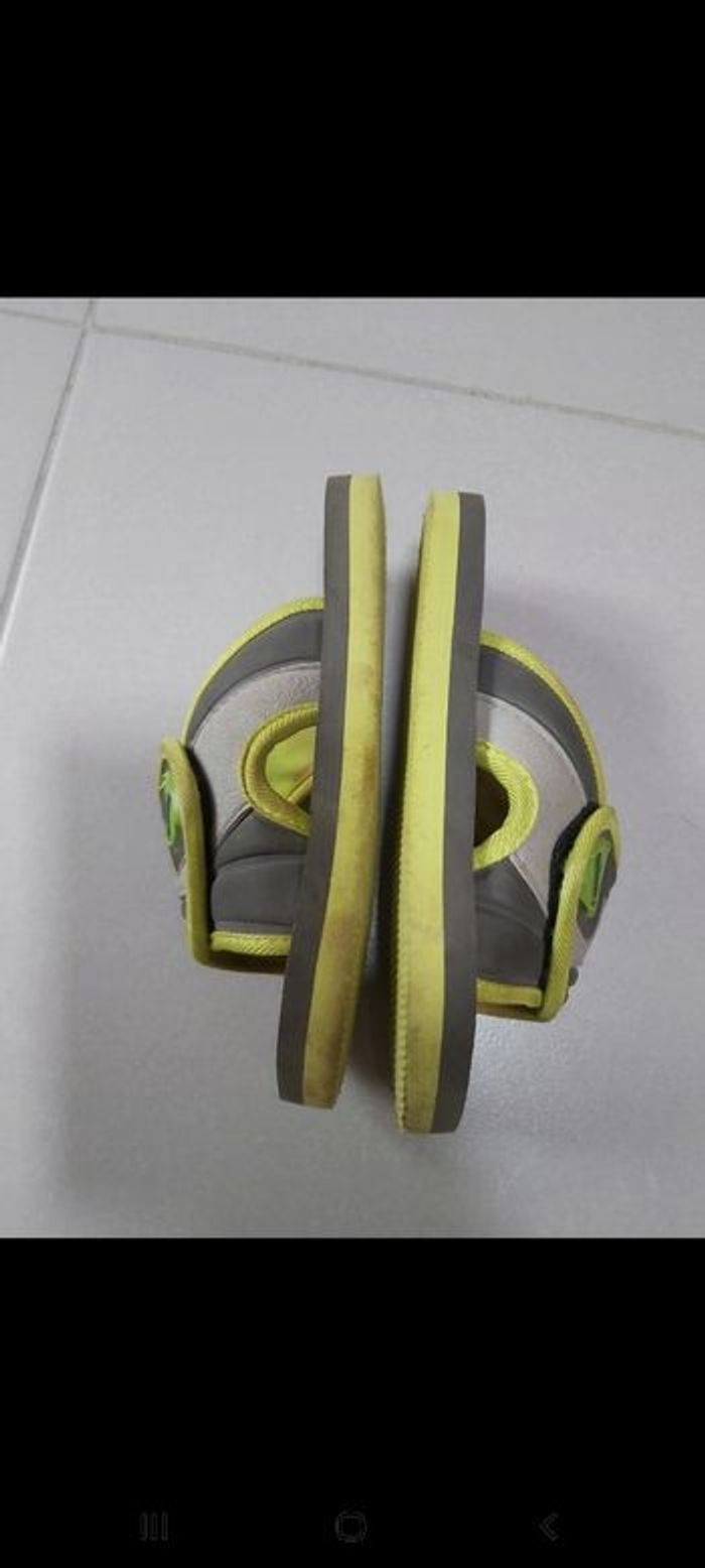 Tong de plage à scratch Pointure 30 - photo numéro 3