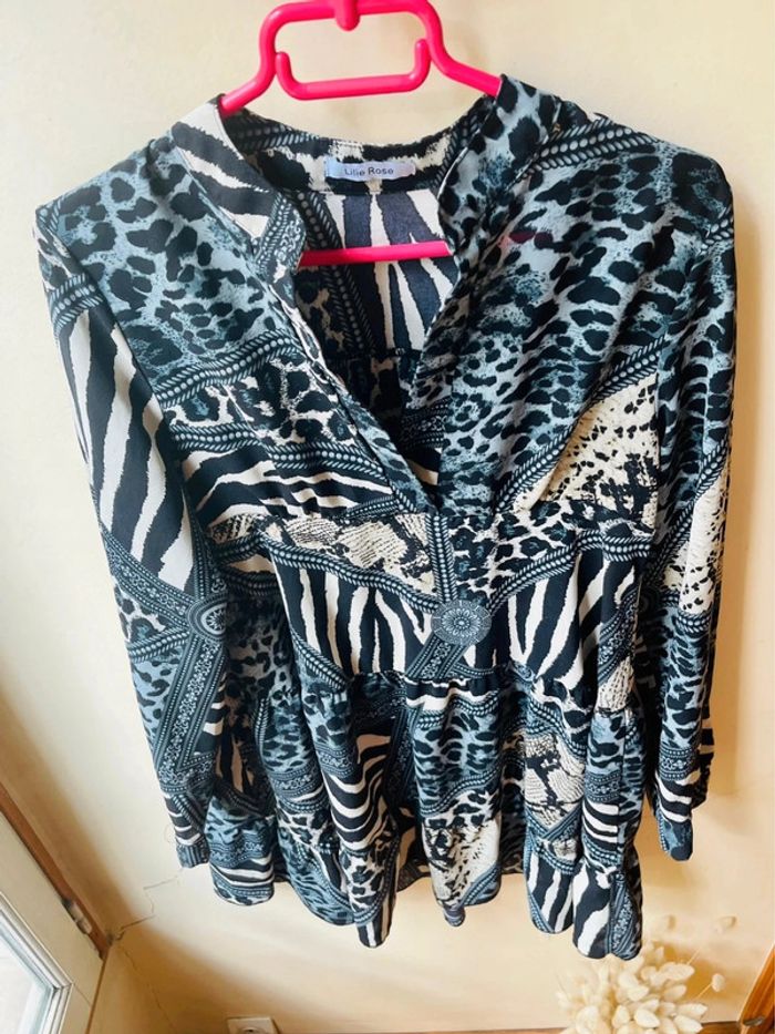Sublime robe fluide décolleté en V manche longue à motif Lilie rose - photo numéro 2