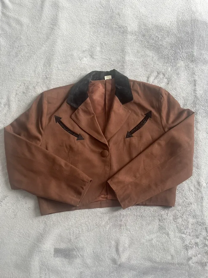 Veste courte vintage marron col velours noir – Fabriquée en France, détails uniques