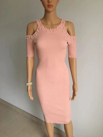 Robe rose mi longue neuve avec épaules dénudées taille unique