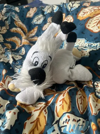 Peluche idefix parc Astérix