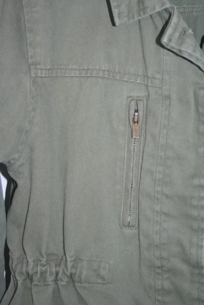 Veste kaki de chez Kiabi taille 10 ans - photo numéro 3