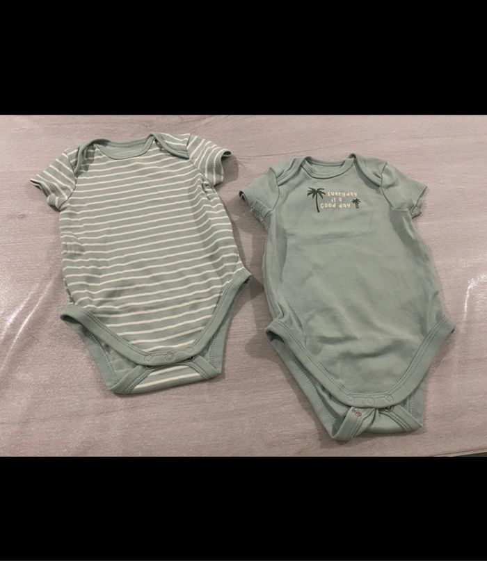 Lot 2 body vert/turquoise 68 cm > 6 mois Baby Club mixte