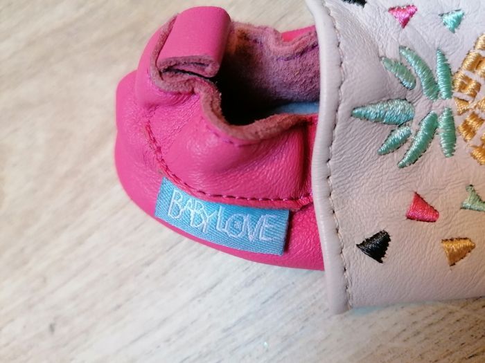 Chaussons babylove 6-9mois neufs - photo numéro 3