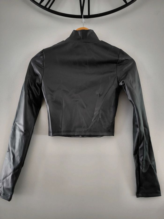 Crop top gris anthracite brillant – Taille M – Neuf - photo numéro 4