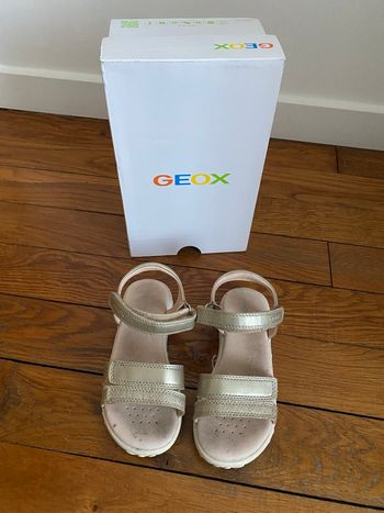 Sandales dorées Geox pointure 27