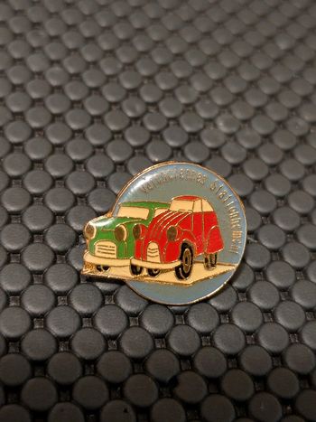 Pin's Citroën 2 chevaux CV Valenciennes Stationnement