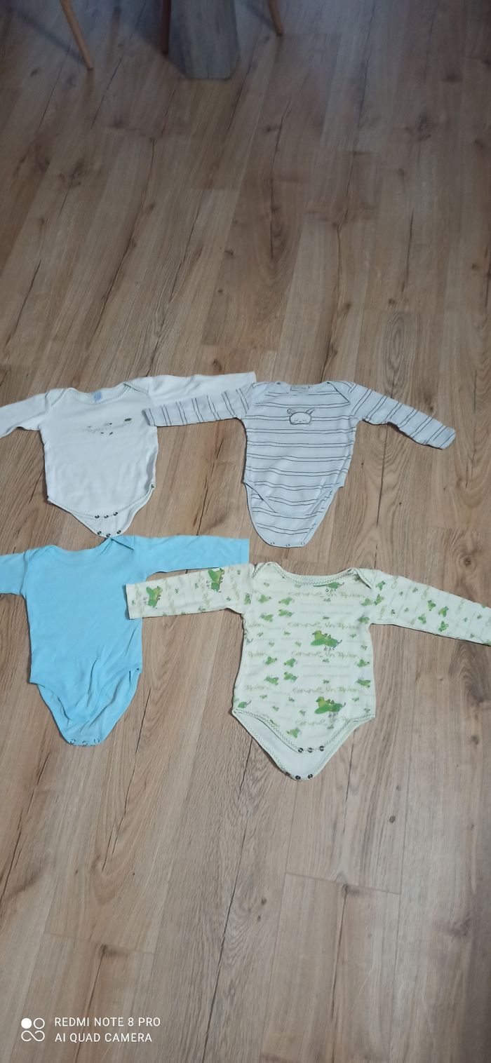 Lot de 4 bodys 2 ans