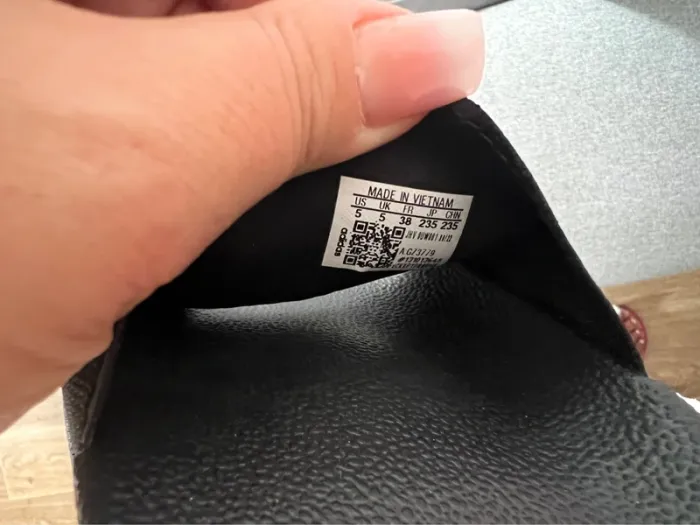 Claquettes Adidas noire, taille 38 neuve - photo numéro 4