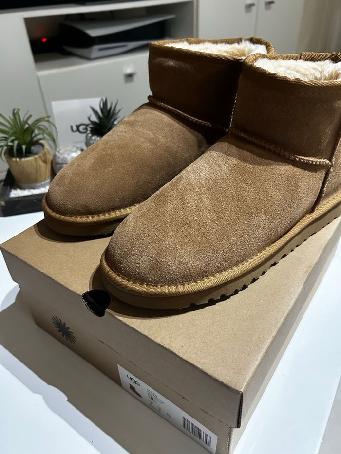 👟- UGG Boots Mini beige - Taille 38 - 👟 - photo numéro 4