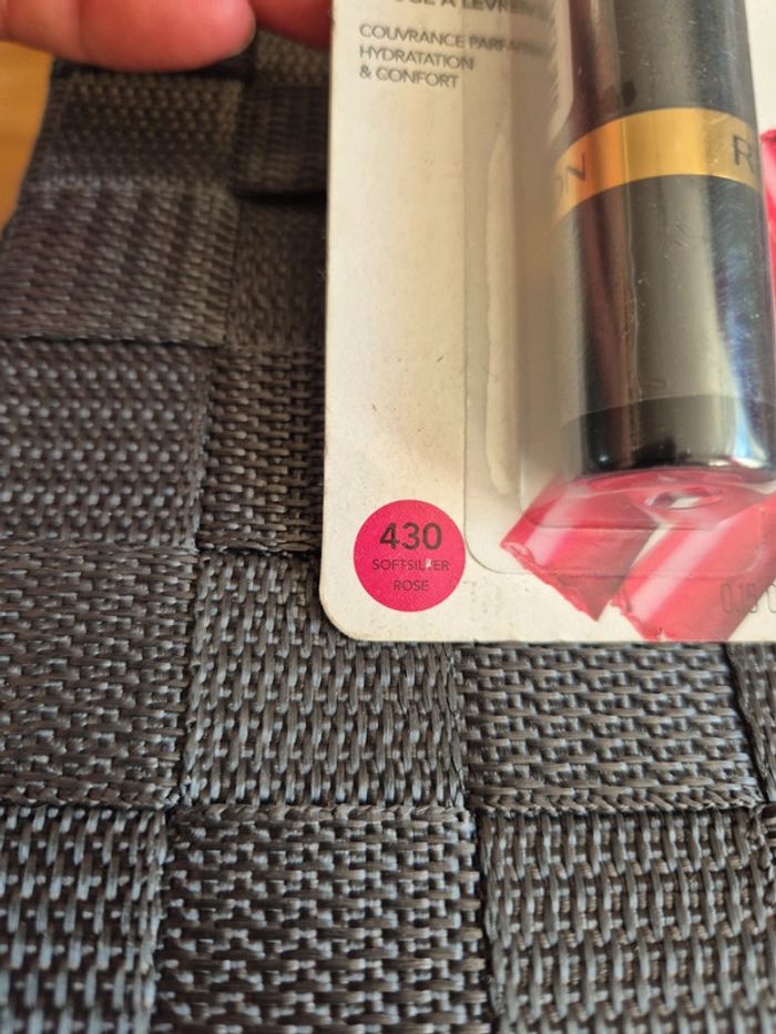 rouge à lèvres revlon neuf - photo numéro 2