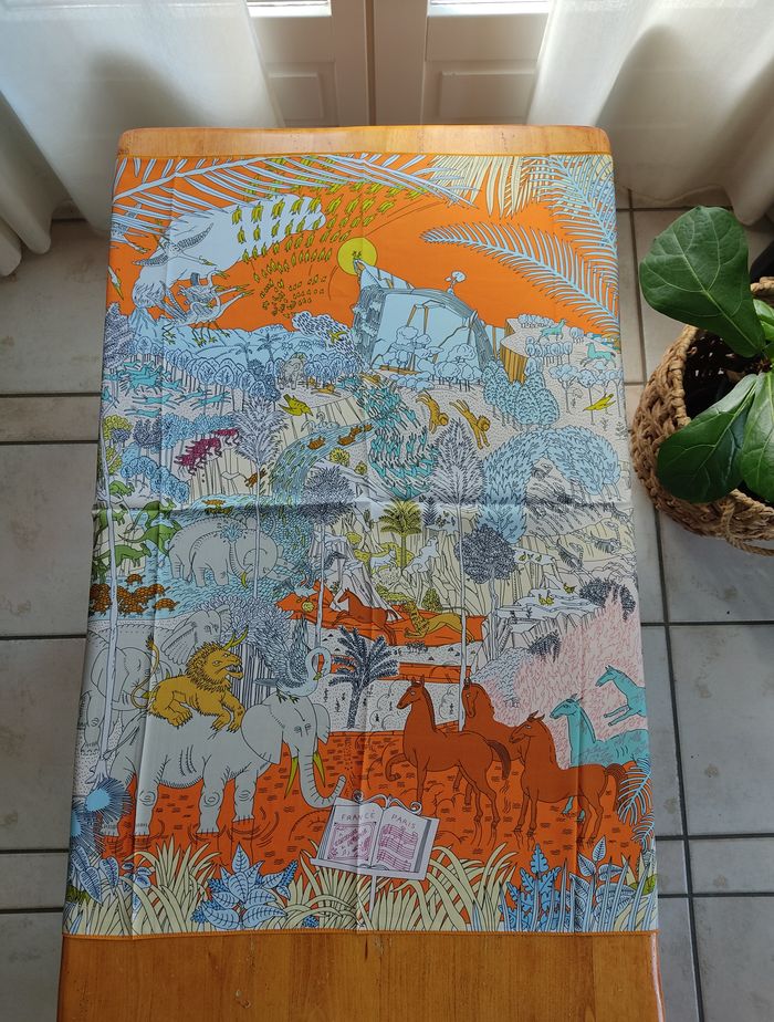 Foulard 90 animaux dans la forêt orange