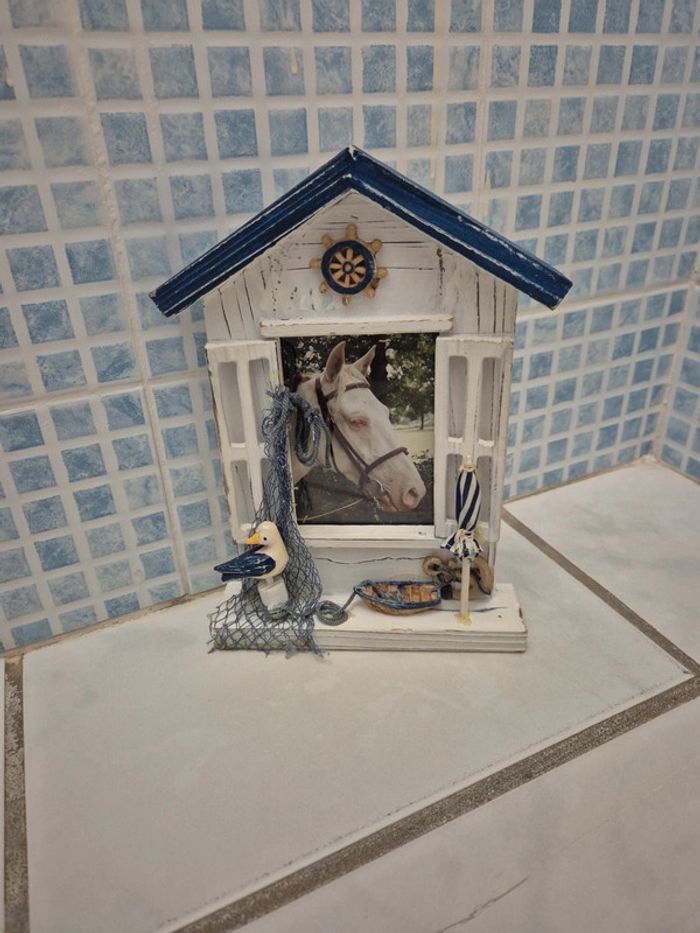 Cadre decoratif Dimensions 26 cm de haut x 18 cm de longueur