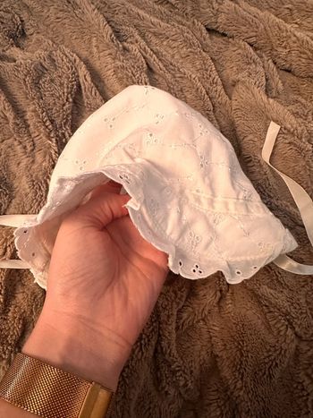 Chapeau broderie blanche