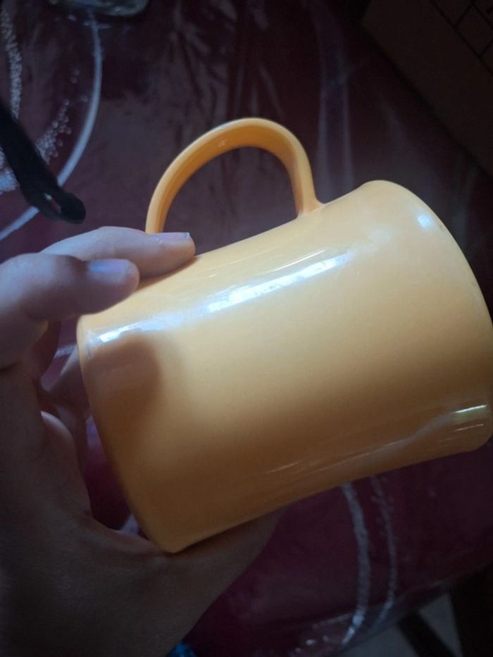 Tasse jaune plastique - photo numéro 3