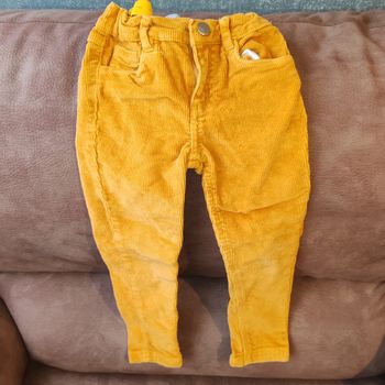Pantalon en velours côtelé jaune – bébé/enfant – excellent état