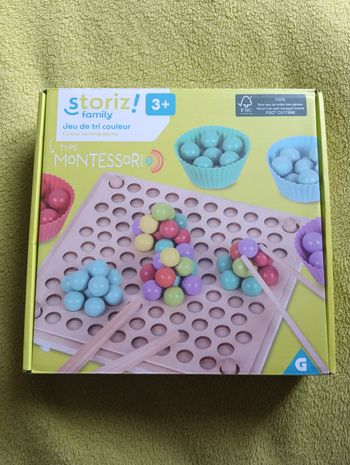 Jeu Montessori billes en bois tri des couleurs