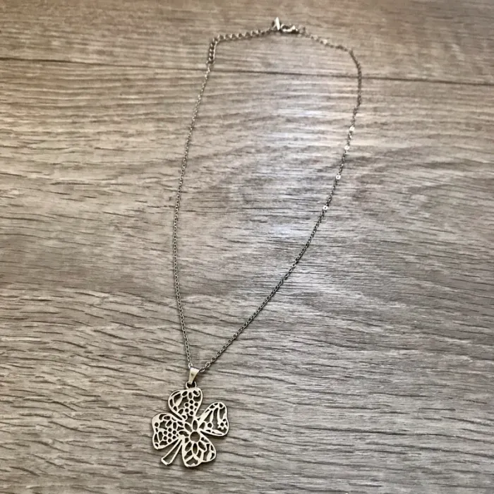 Collier trefle fantaisie