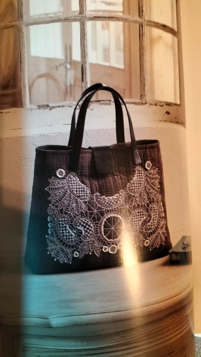 Fleurs appliquées &Mila en dentelles - photo numéro 7