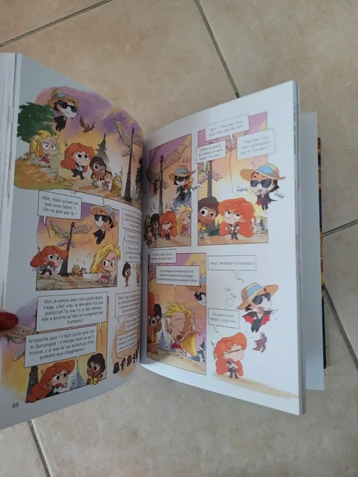 Livre mortelle adele sur les traces du croquepote - photo numéro 2