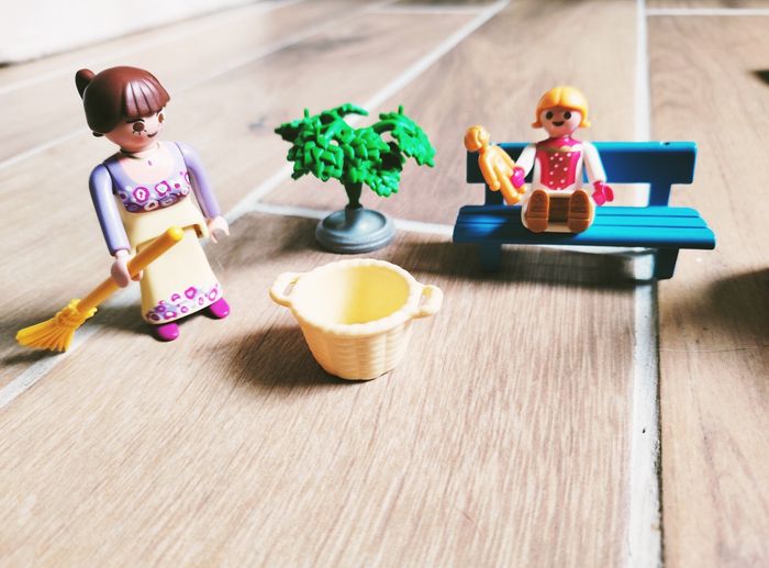 👑Playmobil lot figurines/personnages servante, Reine et Princesse au jardin - photo numéro 2