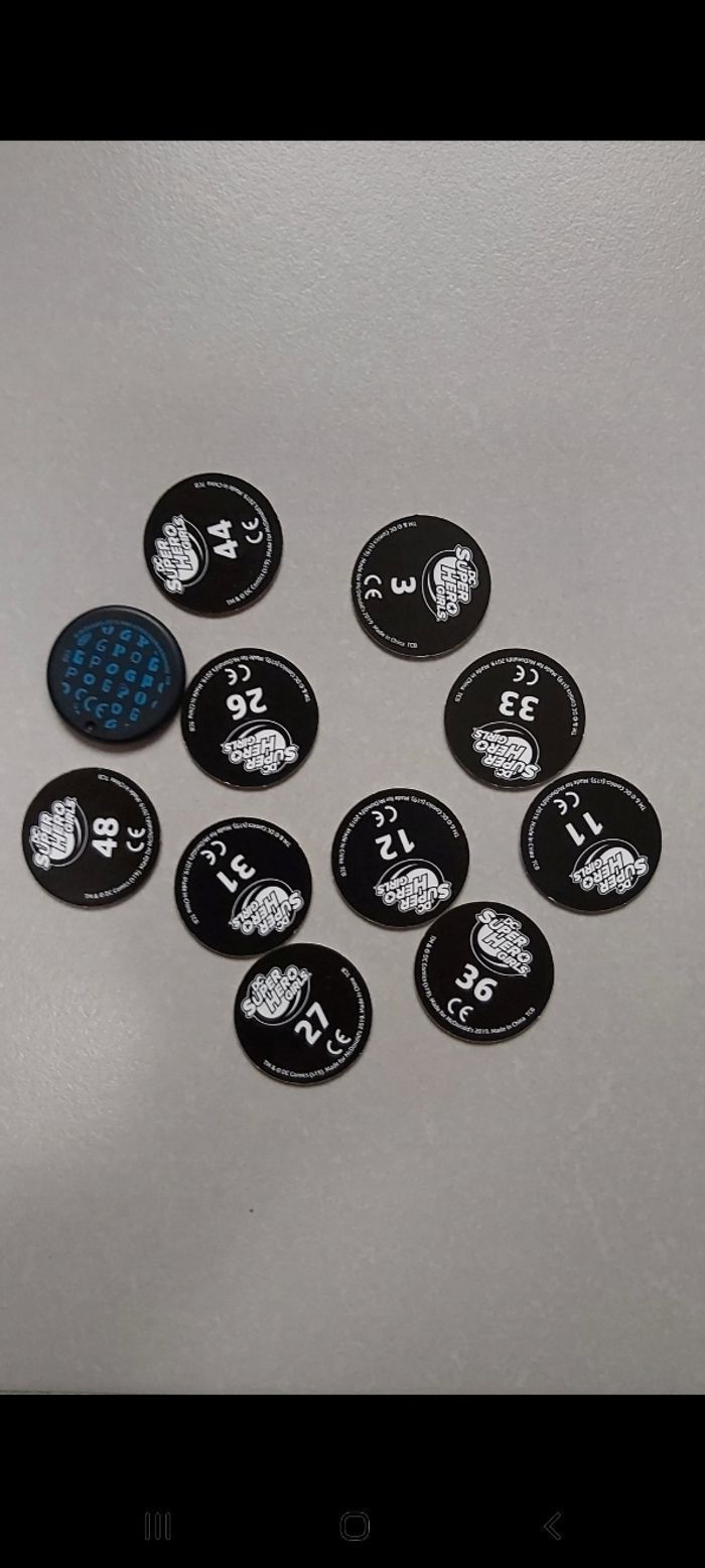 Pogs et jeton DC SuperHero Girl - photo numéro 2