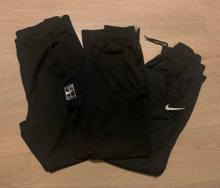3 jogging marque Nike taille 13/15ans couleur noir