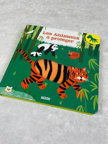 Livre bébé d’éveil animaux à toucher Auzou