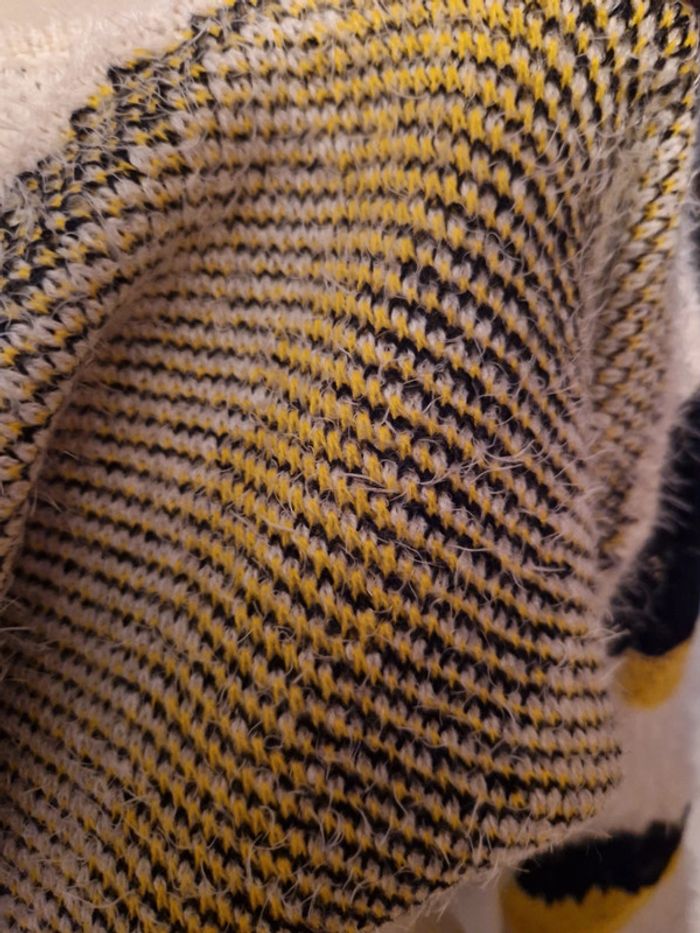 Pull asymétrique. 💛 - photo numéro 16