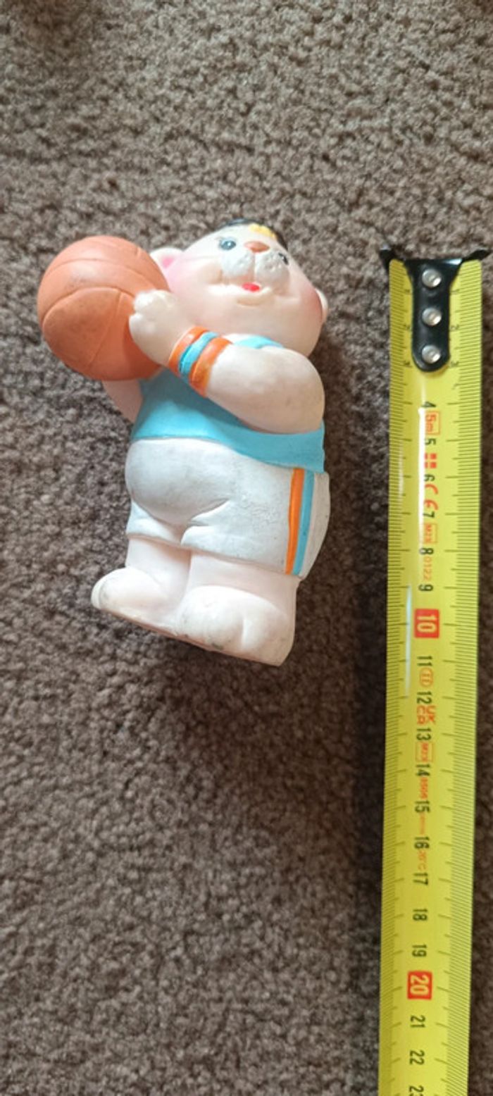 Ours pouet basketteur