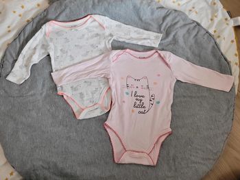 Lot de 2 bodies 12 mois kiabi