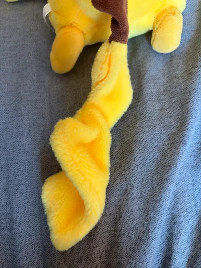 Peluche Pokémon pikachu - photo numéro 4