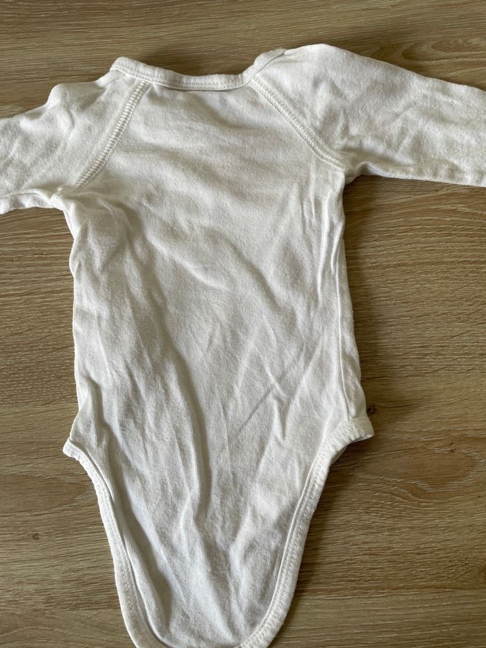 Bodies bébé 1 mois - photo numéro 9