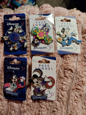 Pins Disney 30 ans anniversaire de disneyland paris