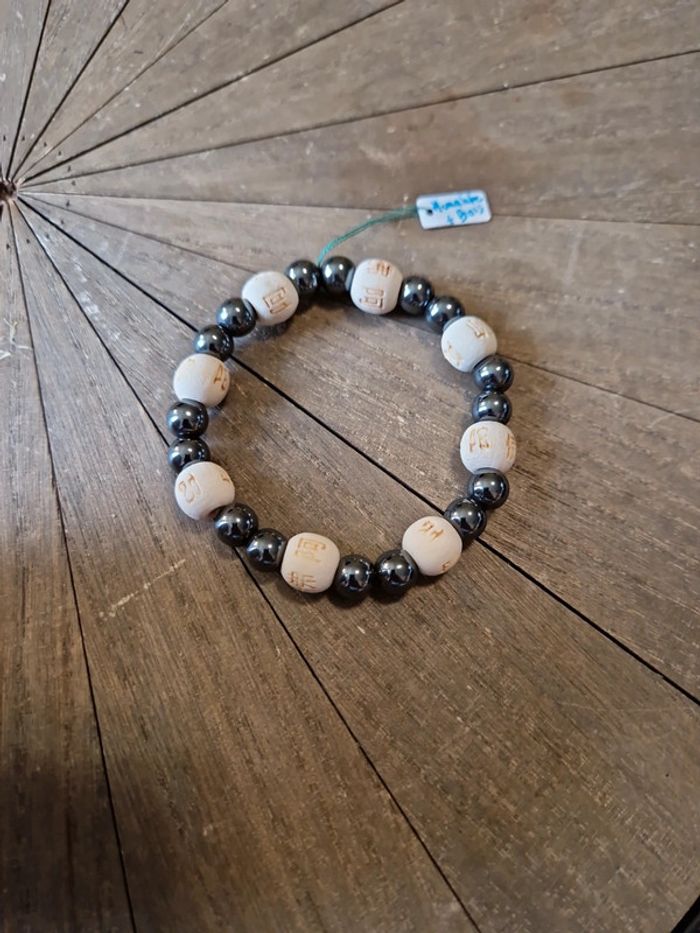 Bracelet hématite et bois symbole asiatique