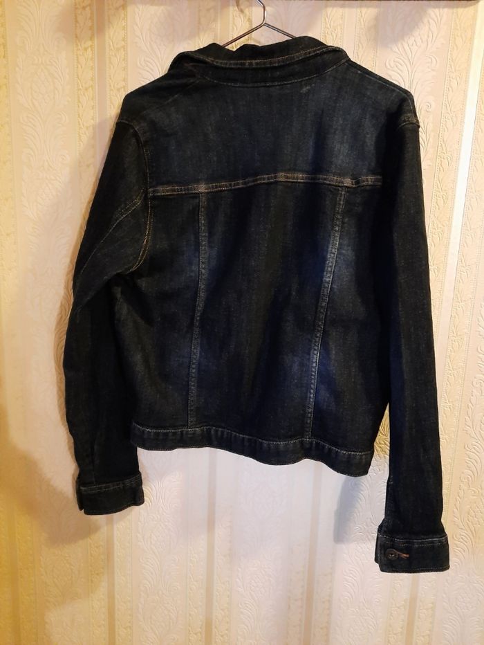 Veste en jean bleu marine Kiabi T44 – coupe droite, look casual chic, excellent état - photo numéro 2