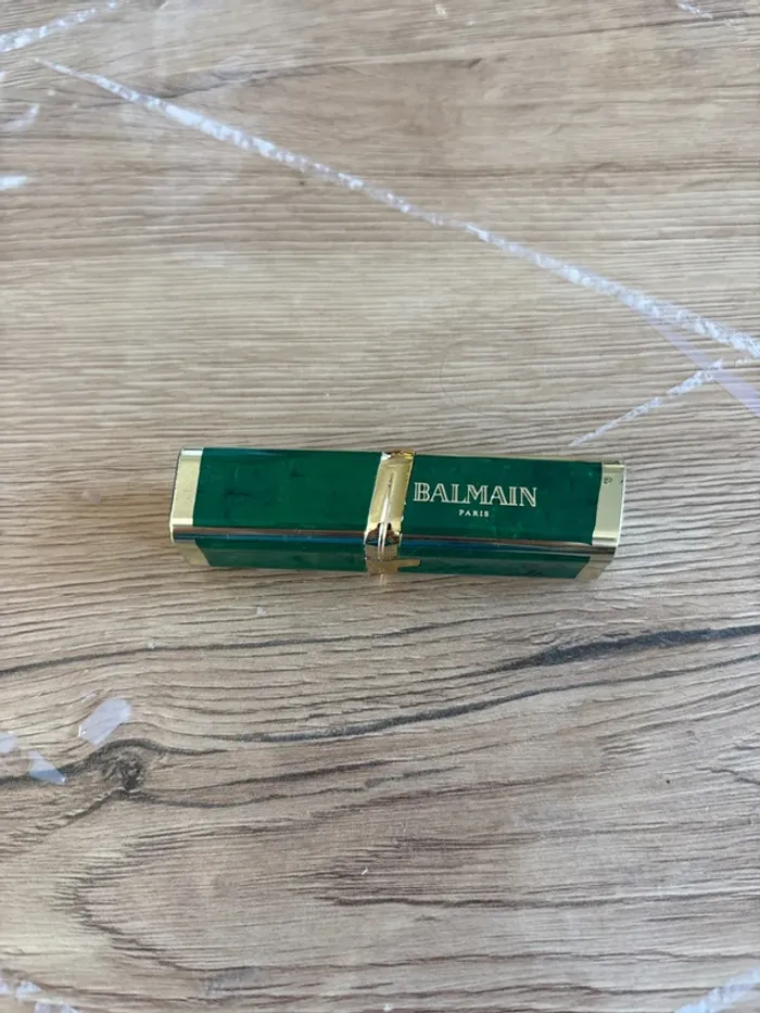 Rouge à lèvres marron L’Oréal Paris n°185