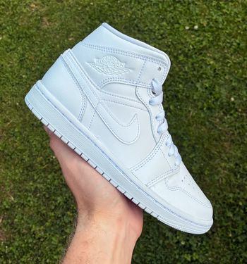 Baskets Jordan one mid triple White blanche pointure 36 neuves