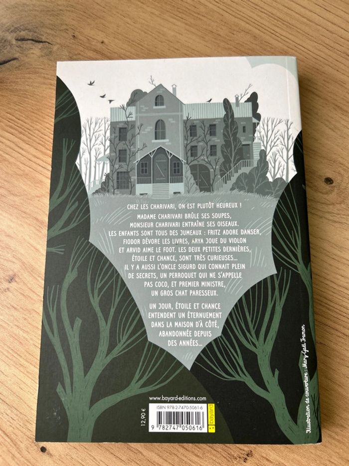 Livre la famille charivari et la maison qui éternuait - photo numéro 2