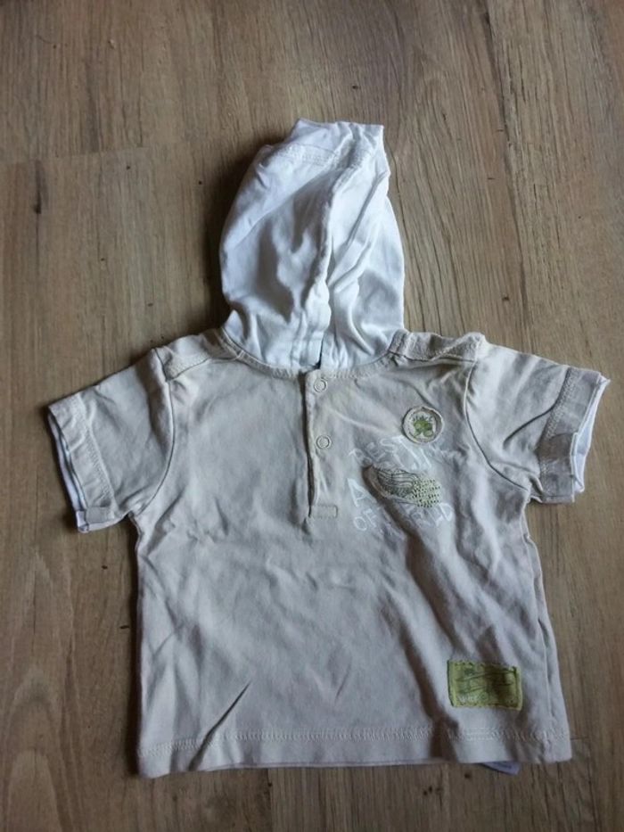 Tee-shirt manches courtes à capuche 6 mois