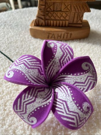 Fleur de Tipanier violet
