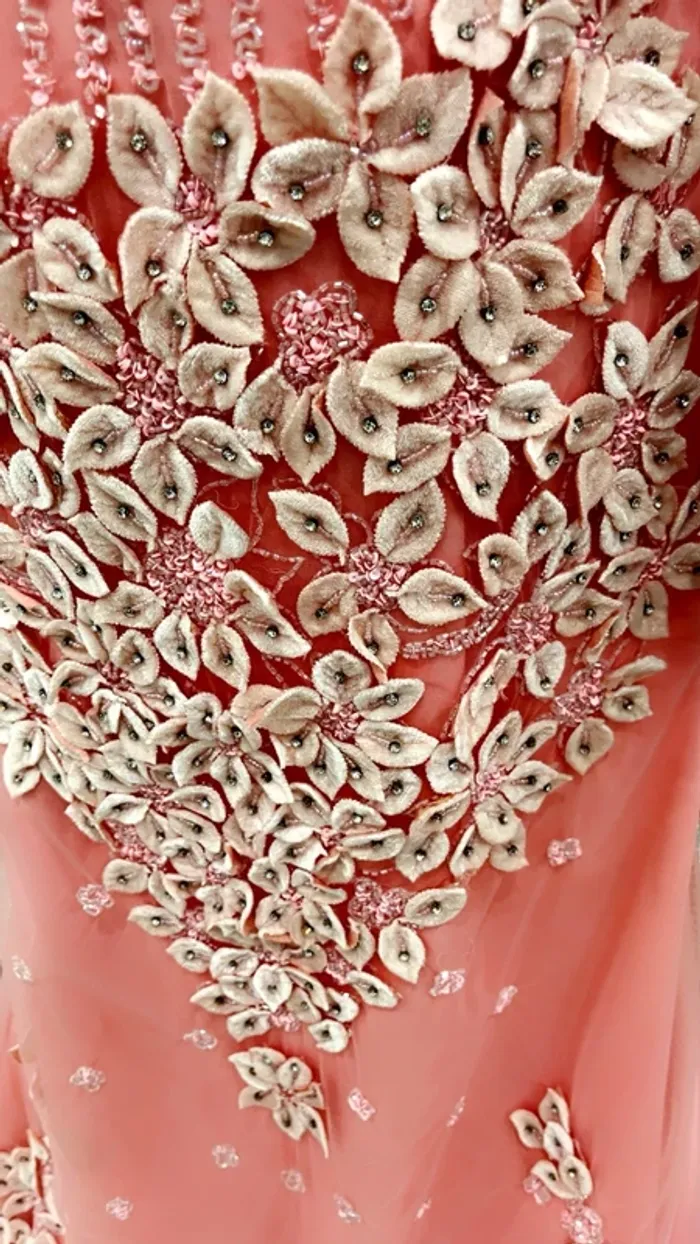 Caftan avec tissu luxueux - photo numéro 5