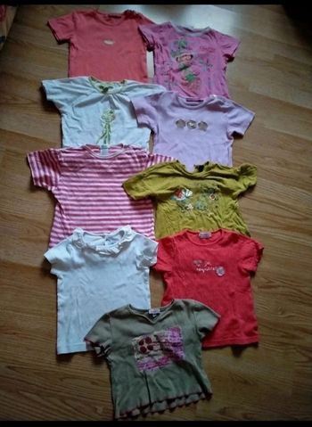 Lot de 9 tee shirt manches courtes. Filles. 
Taille 3 ans