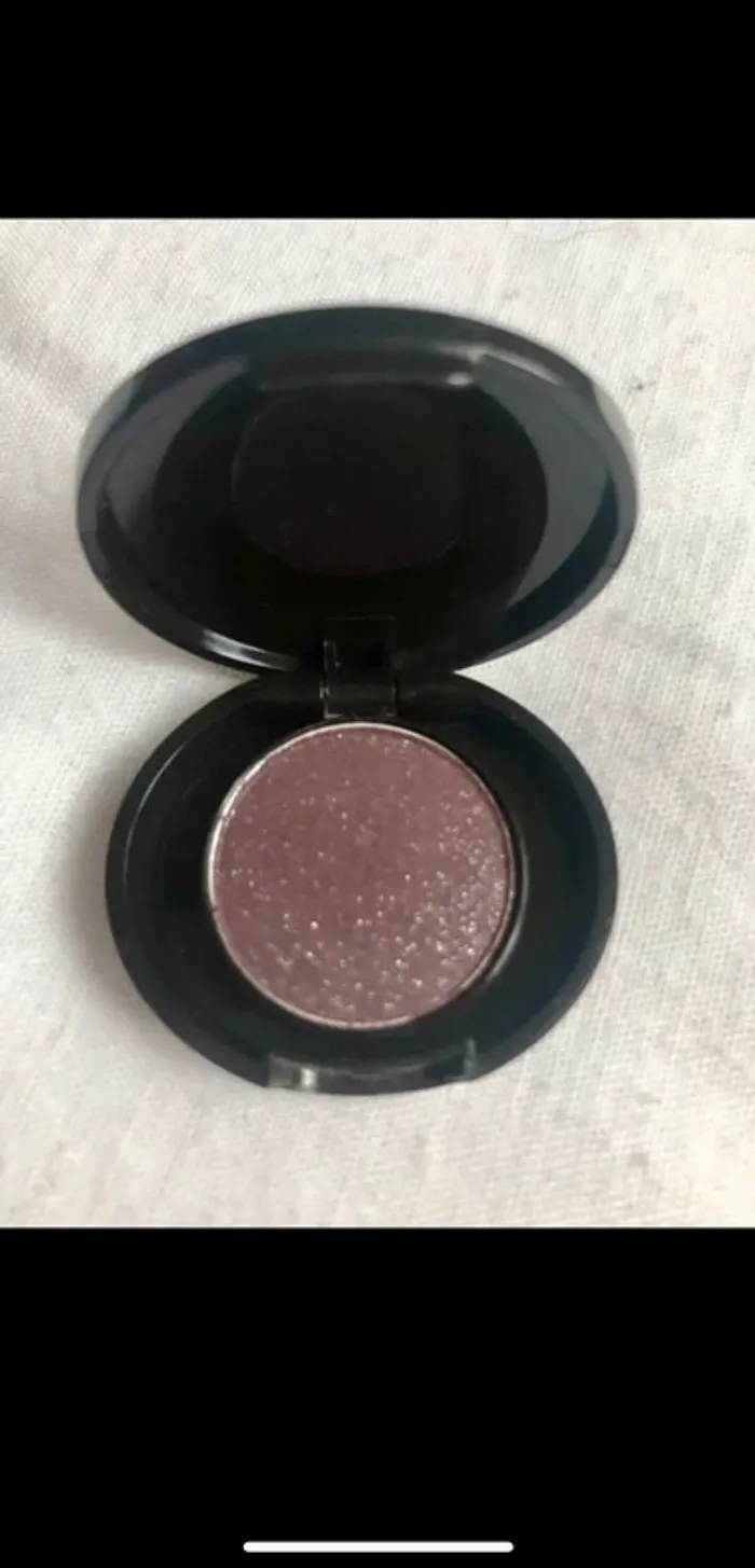 Fard à paupières, neuf