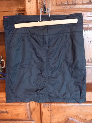 Jupe longueur 52 cm.