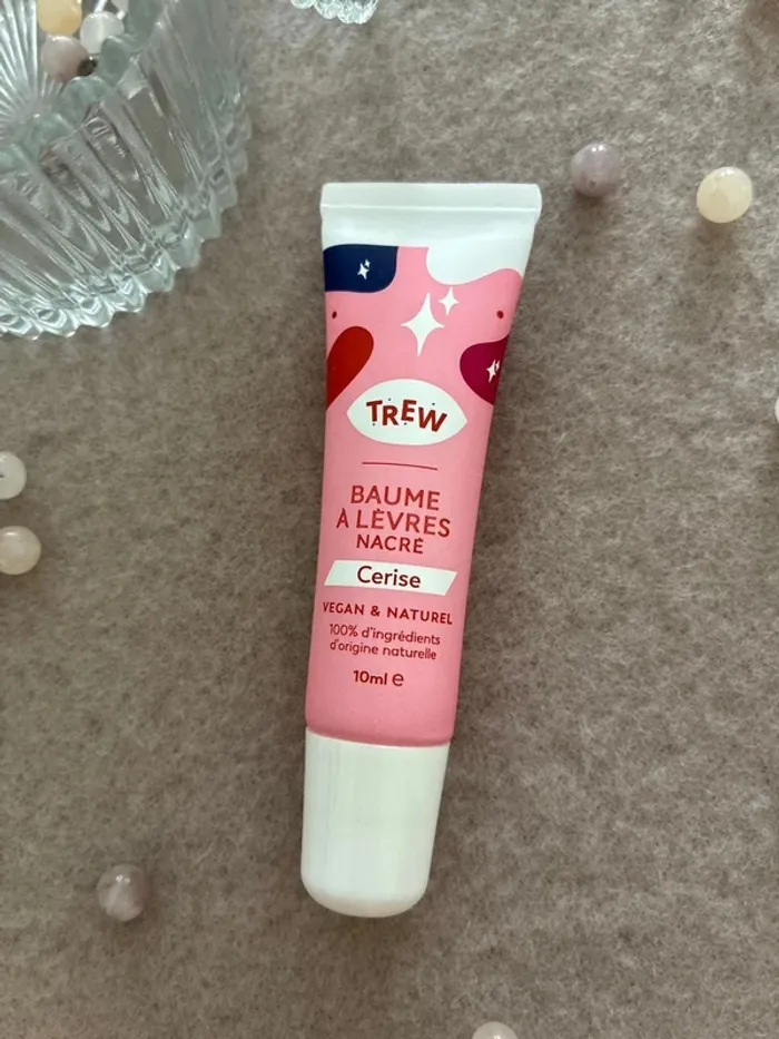 Baume à lèvres nacré cerise de Trew - photo numéro 2