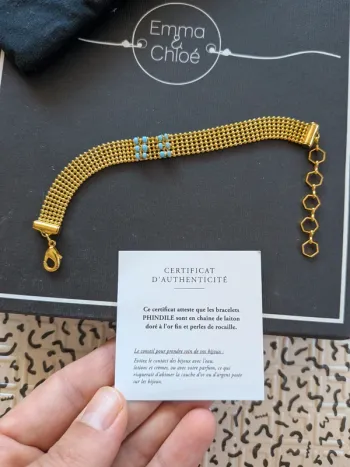 Bracelet en laiton doré à l'or fin, avec perles de rocailles bleues turquoise