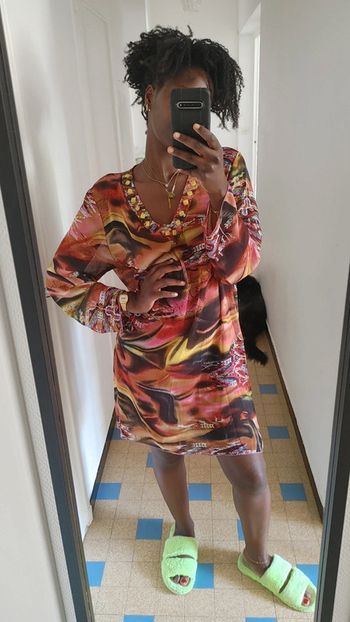 Robe légèrement transparente multicolore type robe de plage