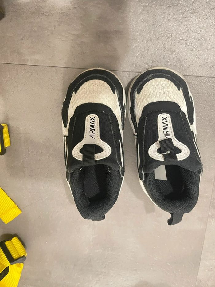 Basket garçon Nike taille 22 - photo numéro 2